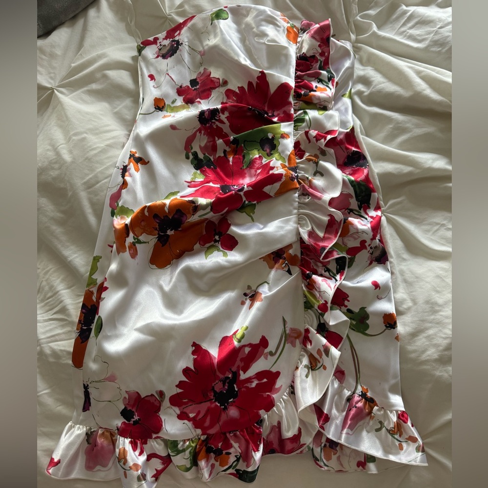Beautiful floral cocktail dress.